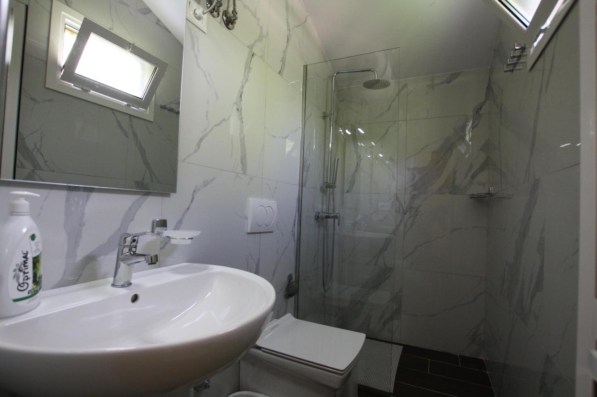 Lugina E Shengjergjit ,Bujtinat Villa Tiranë Ngoại thất bức ảnh